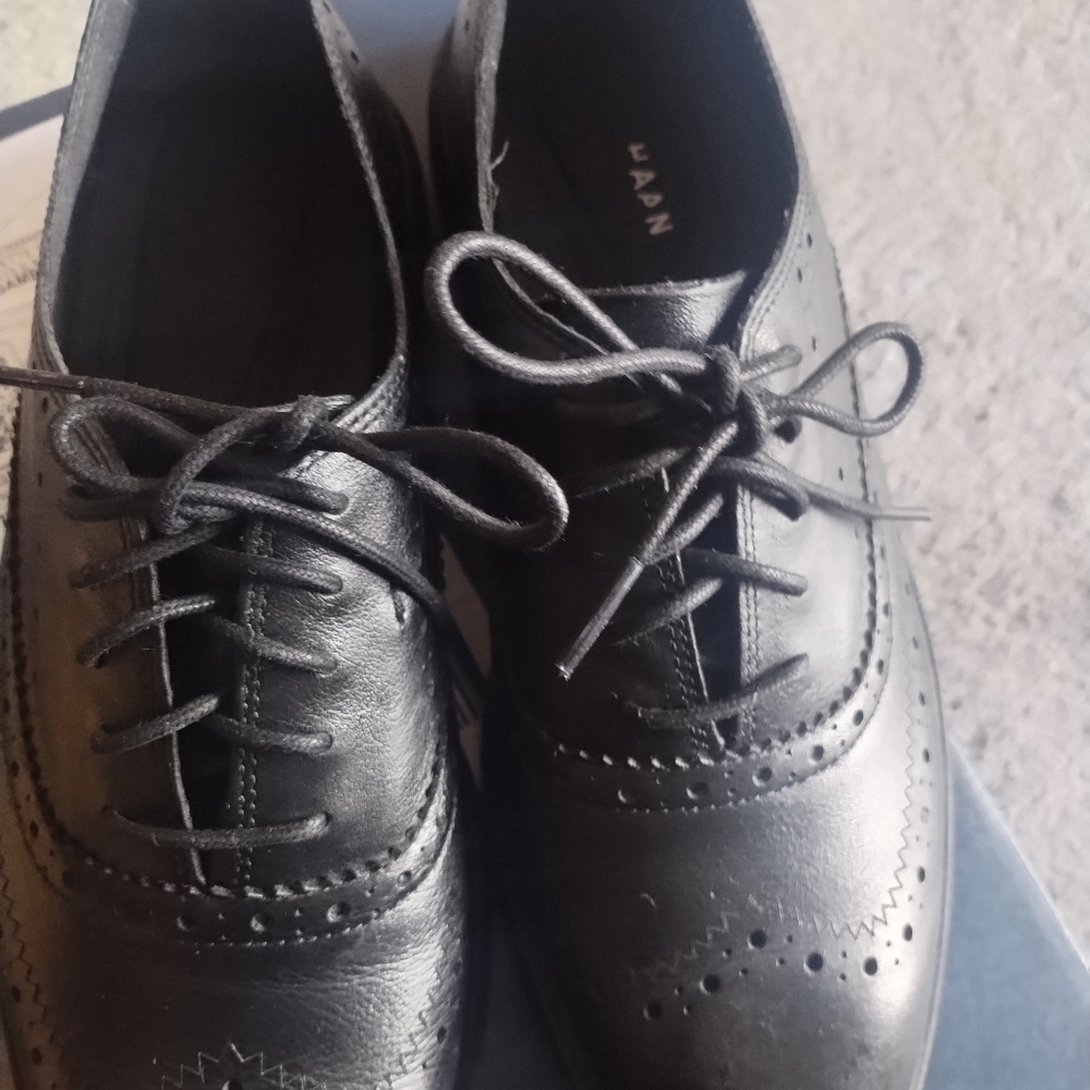 Black Leather Men's Dress Shoes Or Women's Shoe